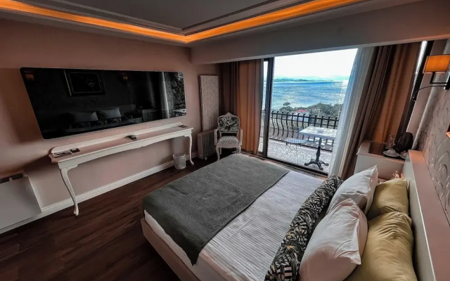 Assos Longevity Hotel