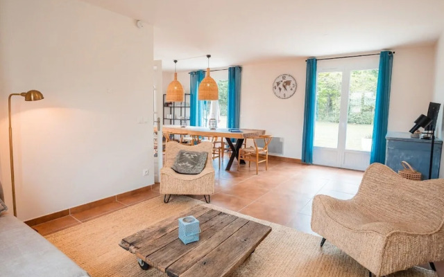 Modern Villa With Large Garden