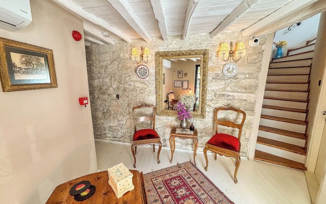 1870's Taş Konak Otel Üç Oda