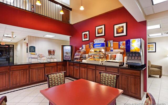 Holiday Inn Express & Suites Knoxville-North-I-75 Exit 112, an IHG Hotel