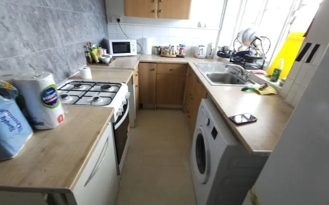 London Edgware Station Apartment
