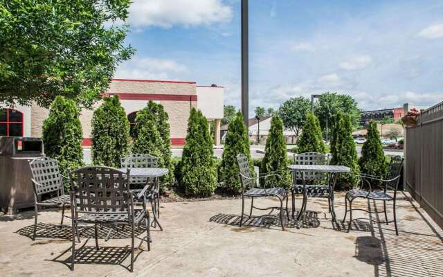 Quality Inn & Suites NJ State Capital Area