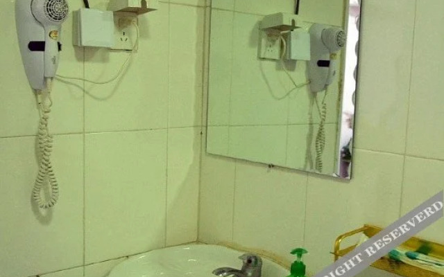 Xinjia Express Hotel Gongren Road