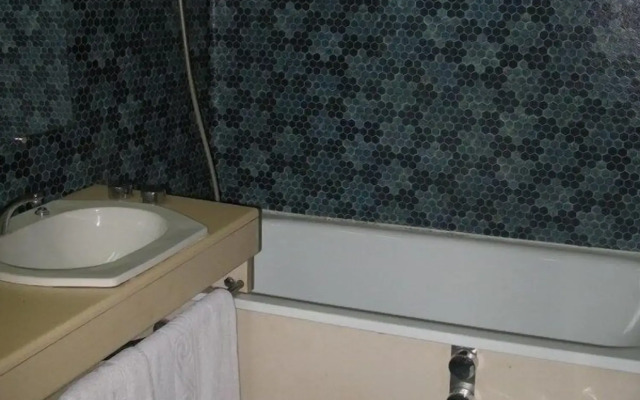 Ayaba Hotel