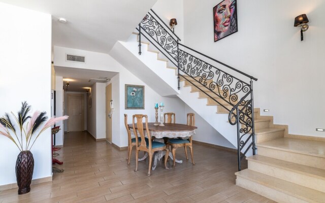Elegant Duplex near Rothschild by FeelHome