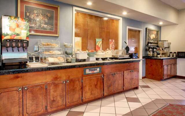 Quality Inn & Suites Clinton - Jackson West