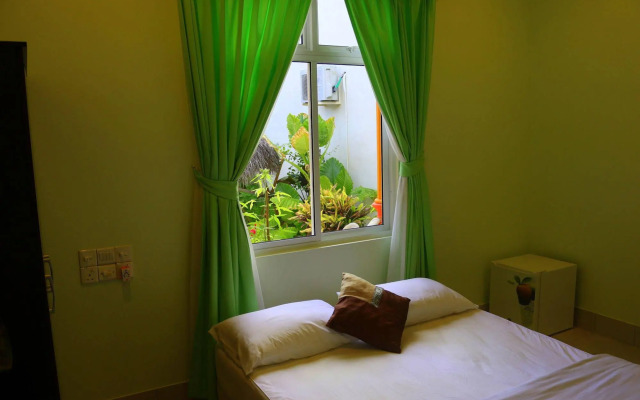 Ras Beach Inn