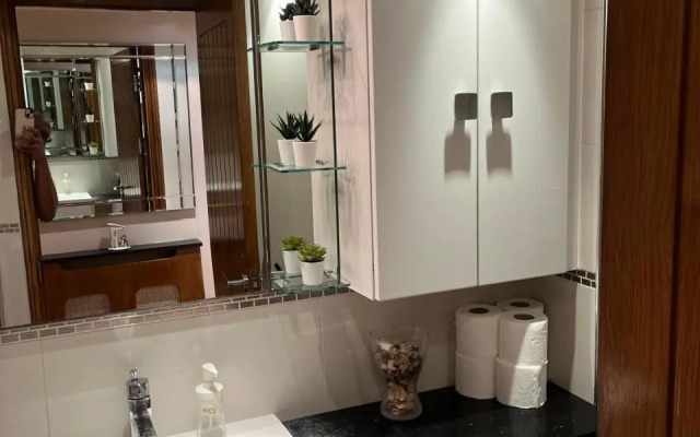 Stunning 1 Bedroom in Stunning Location - Mayfair Area