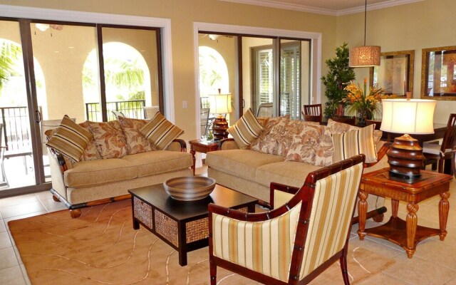 Luxurious Esplanade Condo Overlooking bay