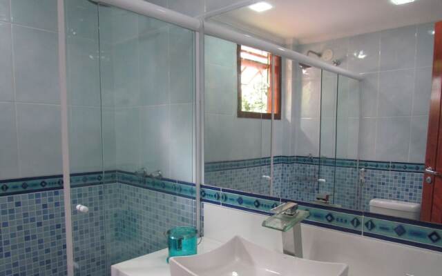 Casa em Condomínio Prox a R das Pedras
