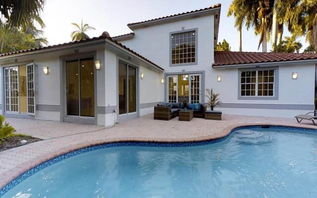 Beautiful Hollywood Beach 4 BR Home W Heated Pool