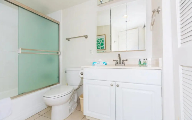 Two Bedroom Condo Overlooking Ala Wai Boat Harbor by RedAwning