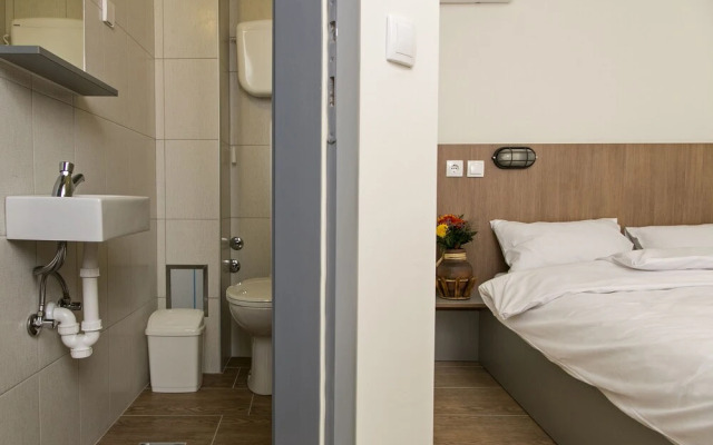 Varad Inn Hostel and Cafe