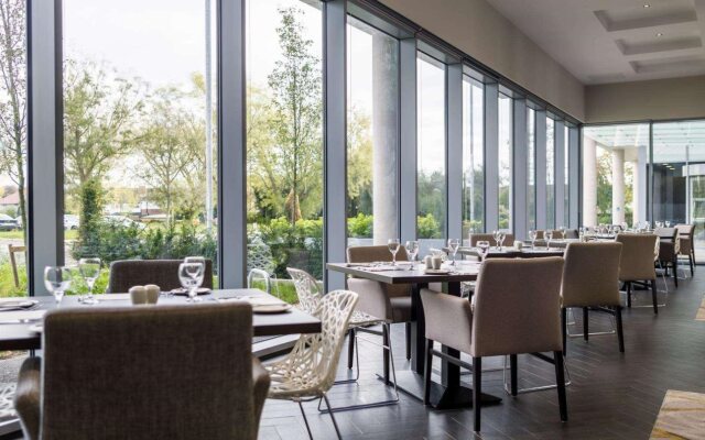 Heston Hyde Hotel
