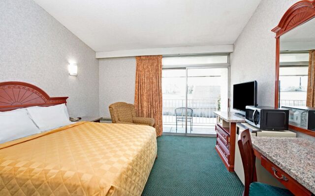 Howard Johnson Express Inn - Claremont