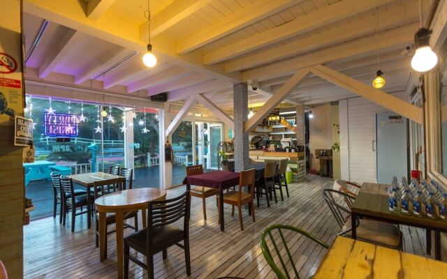 8PM Party Guesthouse Seongsan-Hostel