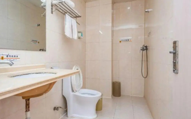 Super 8  Qingdao Golden Beach Changjiang Road