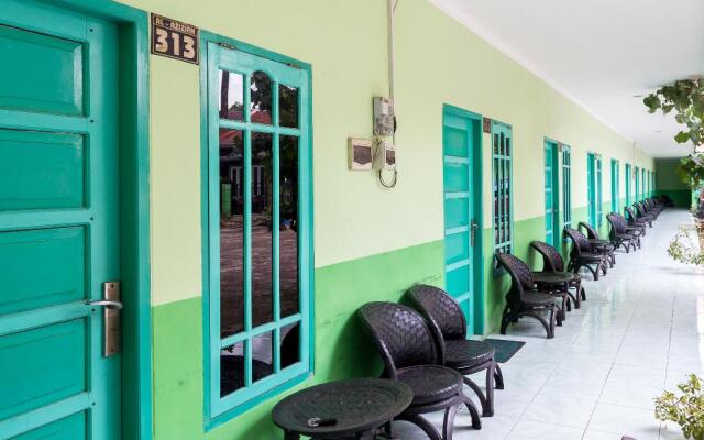 OYO 1745 Guest House Nur Aziziah 2