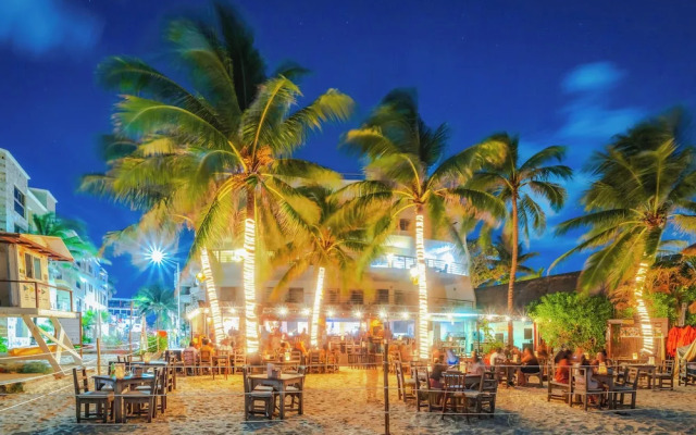 Beachfront 3 BR - At El Faro Surf 405