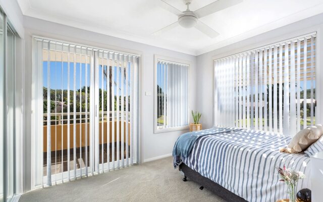 Sandcastles, 1/8 Ala Moana Way