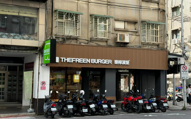 Zhongxiao Dunhua Homestay