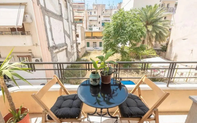 Casa Pamisou near Attiki metro station