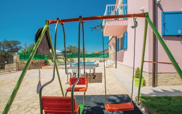 Nice Home in Vodnjan with Hot Tub, WiFi & 4 Bedrooms