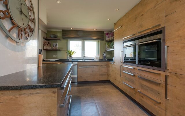 Extravagant Holiday Home in Büllingen With Wellness Centre