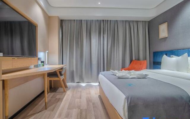 Lanou Shangpin Hotel, Haixi Road, Huangdao District