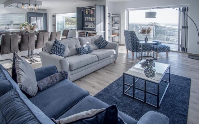 Sunrise - 5 Bedroom Luxurious Holiday Home - Pendine