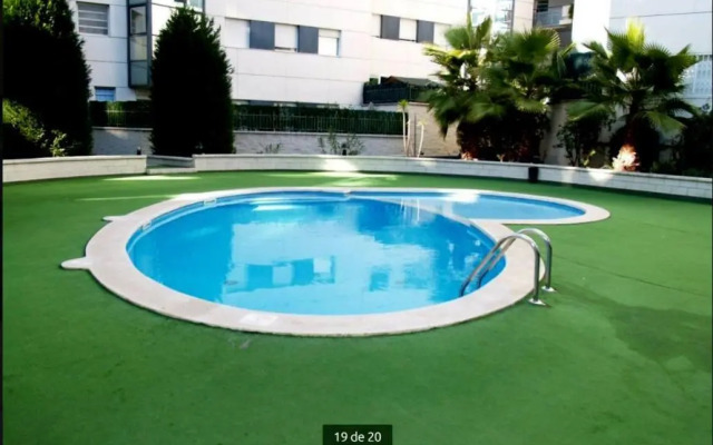 Cálido apartamento con piscina en Barcelona