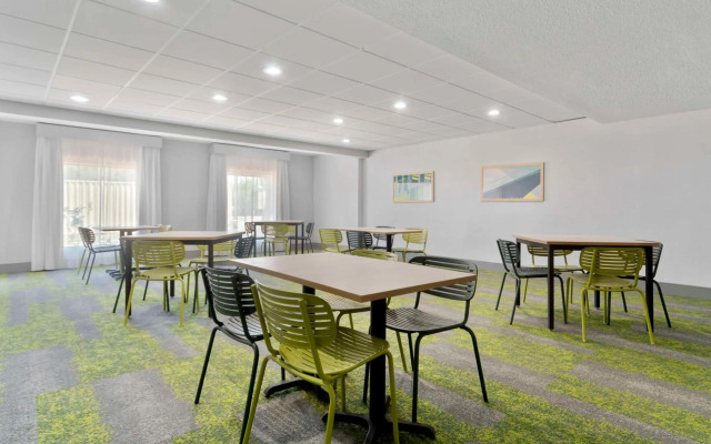 Spark By Hilton Grand Prairie