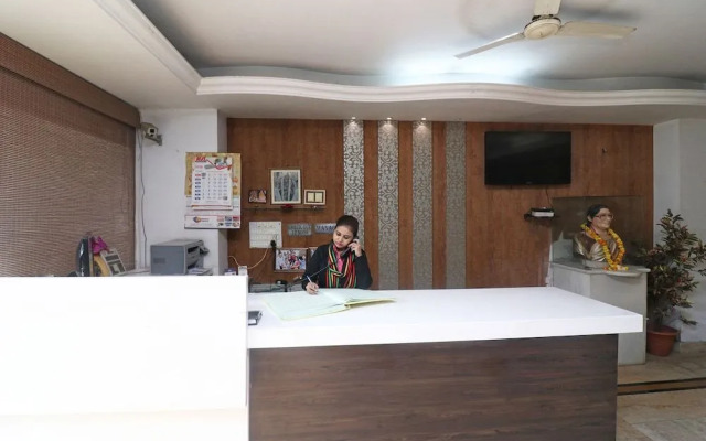 Oyo 24680 Hotel Devansh