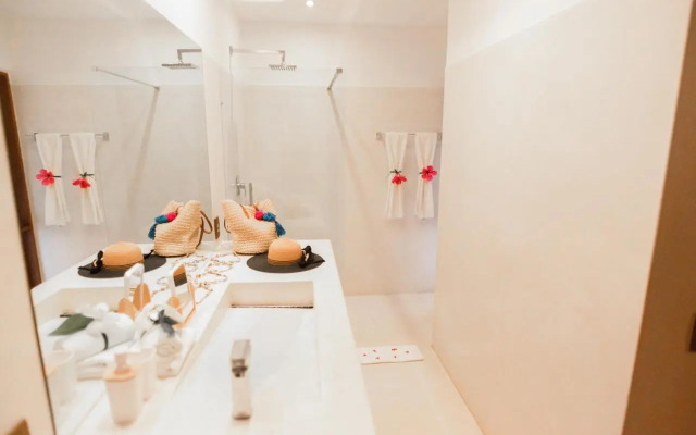 Madeiro Beach Hotel And Resort