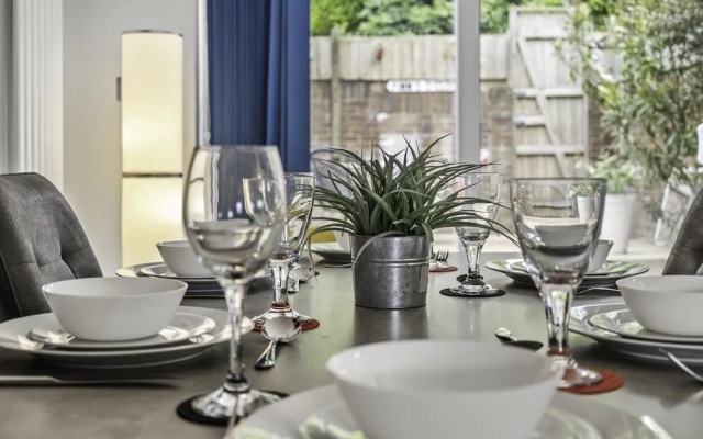 Sunset Townhouse With Free Parking