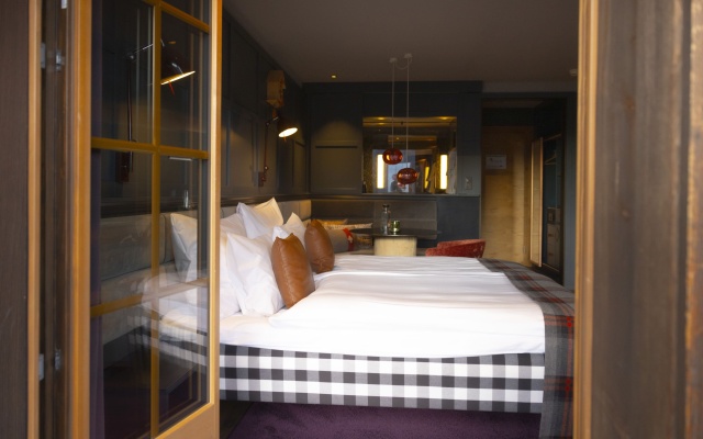HUUS Gstaad – Guest Rooms – Saanen