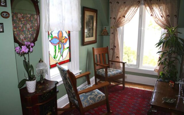 A Boat to Sea Bed & Breakfast