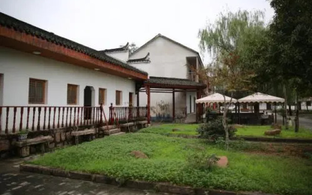 Longling Mountain Villa