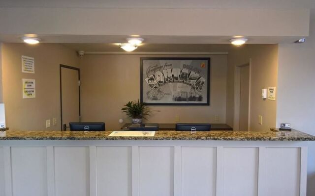 Super 8 by Wyndham Dillon