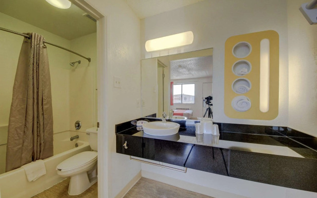 Motel 6 San Antonio, TX - Fort Sam Houston