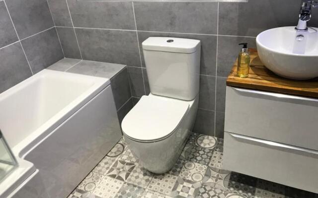 New Central Super Clean Cardiff House
