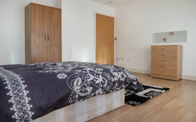 Latitude Court Deluxe Guest Room