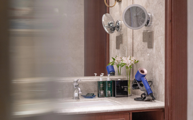 Hotel Indigo Shenzhen Overseas Chinese Town by IHG