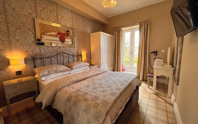 Bowness Bay Suites - Adults only