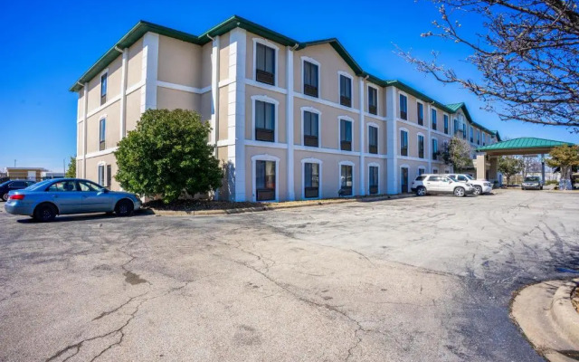 Ark Suites By OYO Jonesboro I-555