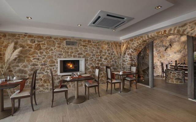 Iakovakis Suites & Spa