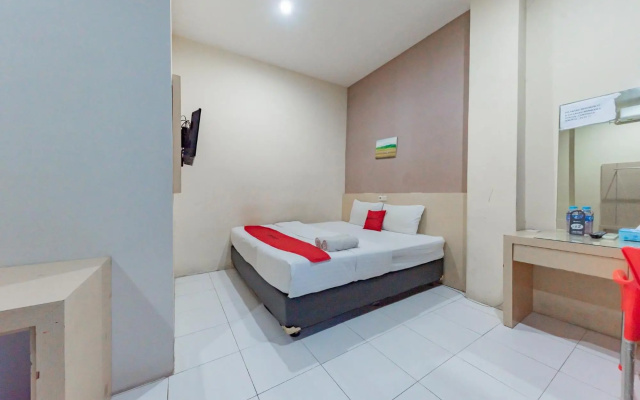 RedDoorz near Pasar Tarapung Siring Banjarmasin – Guest Rooms – Banjarmasin