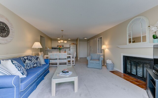 2 Bedroom Condo Golf Course Views 5166