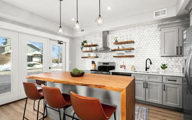 Dragestil 715 Duluth Condos