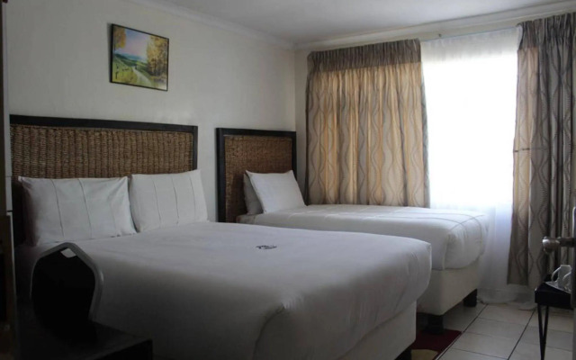 J and E Cyaara Guest House